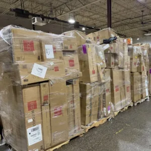 Christmas Heavy Pallet — Large Décor & Lighted Pieces
